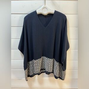 OLSEN EUROPE – Navy V-Neck Oversized Knit Top with Patterned Hem (One Size)